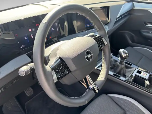 Opel Astra view 8