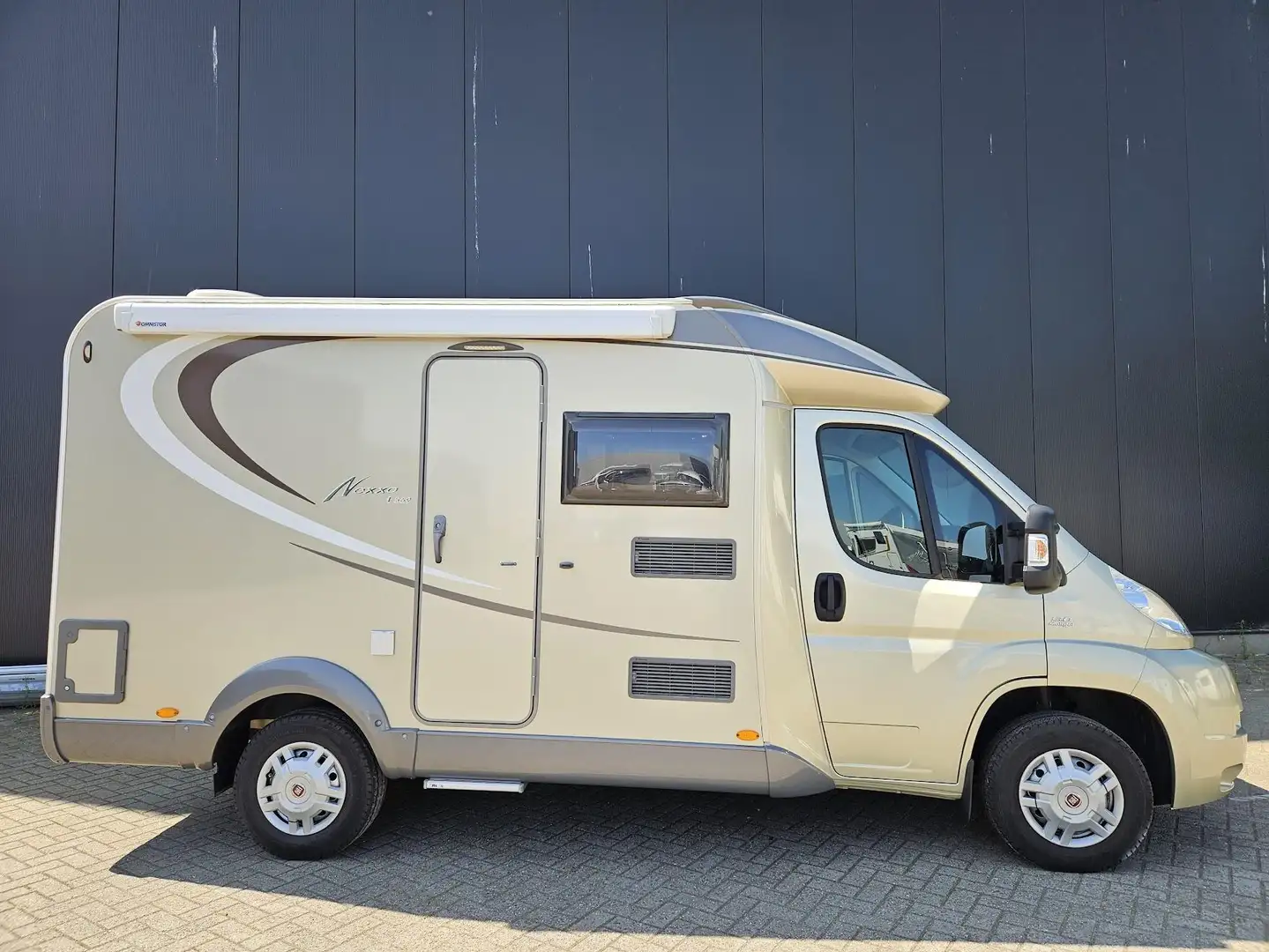 Bürstner Nexxo T 569 Compacte veelzijdige camper Beige - 2