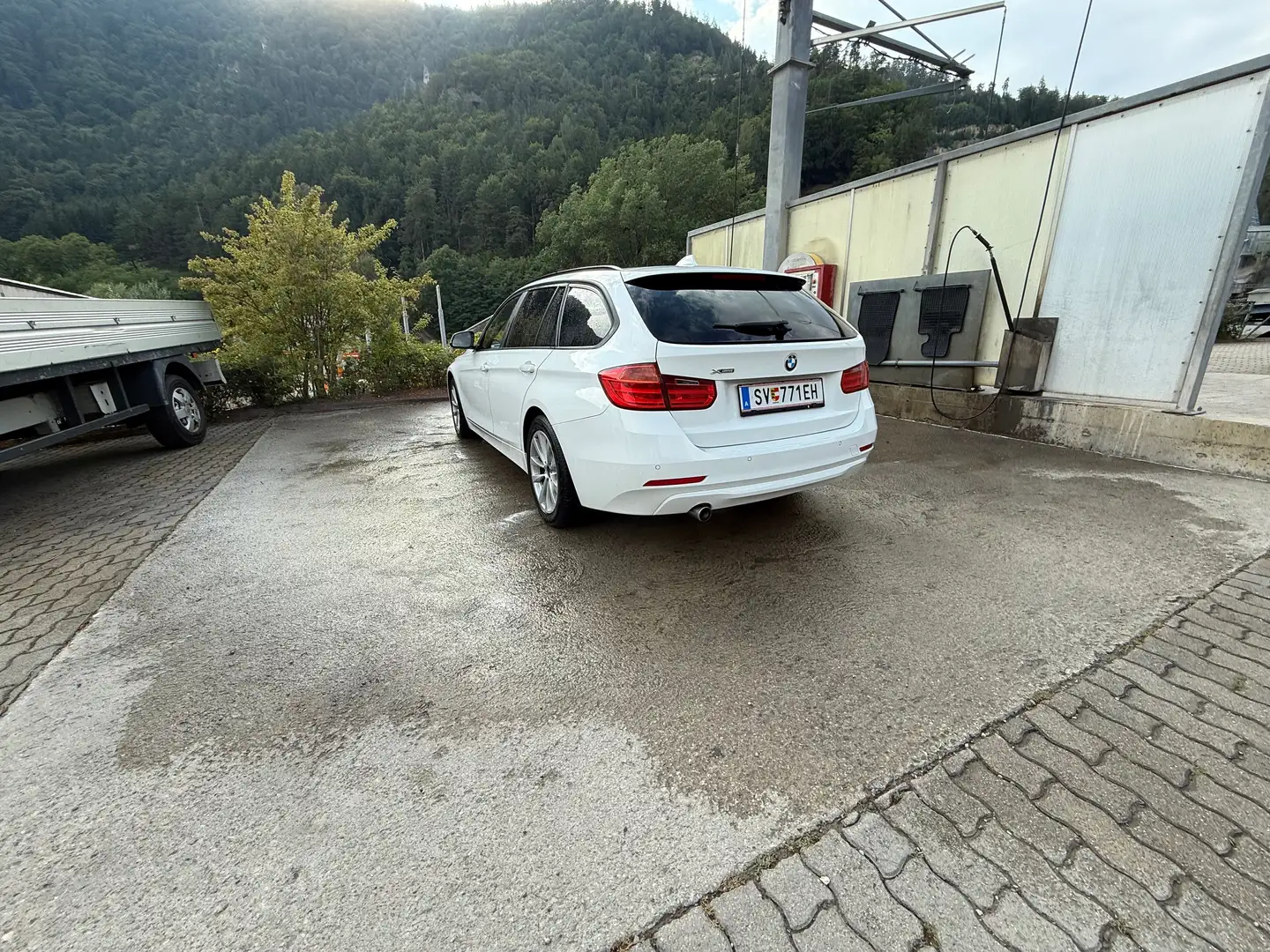 BMW 320 320d xDrive Touring Österreich-Paket Weiß - 2