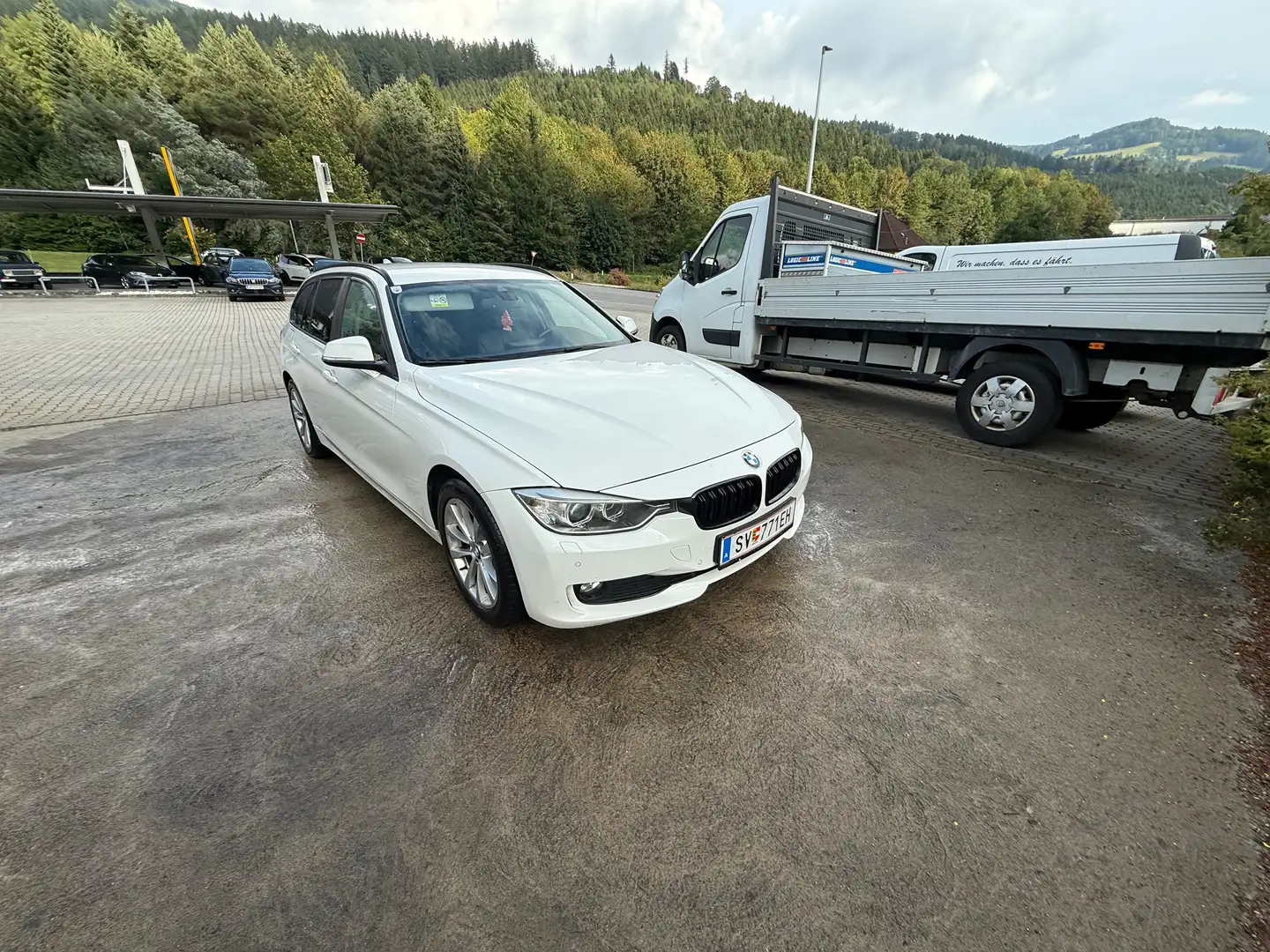 BMW 320 320d xDrive Touring Österreich-Paket Weiß - 1
