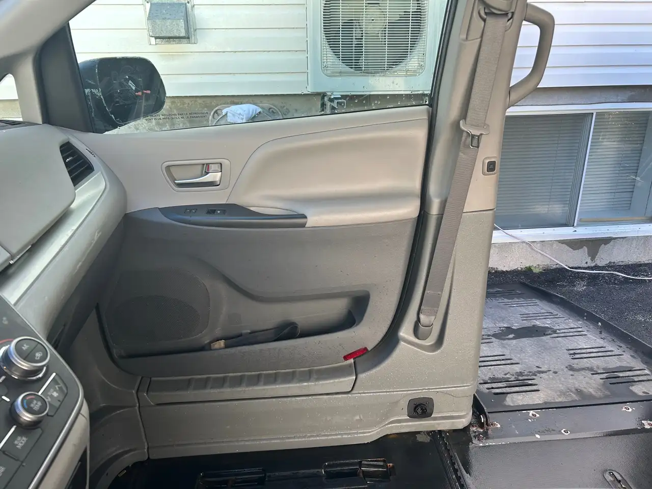 Toyota Sienna снимка Toyota Sienna