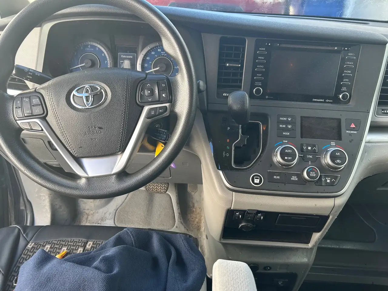 Toyota Sienna снимка Toyota Sienna
