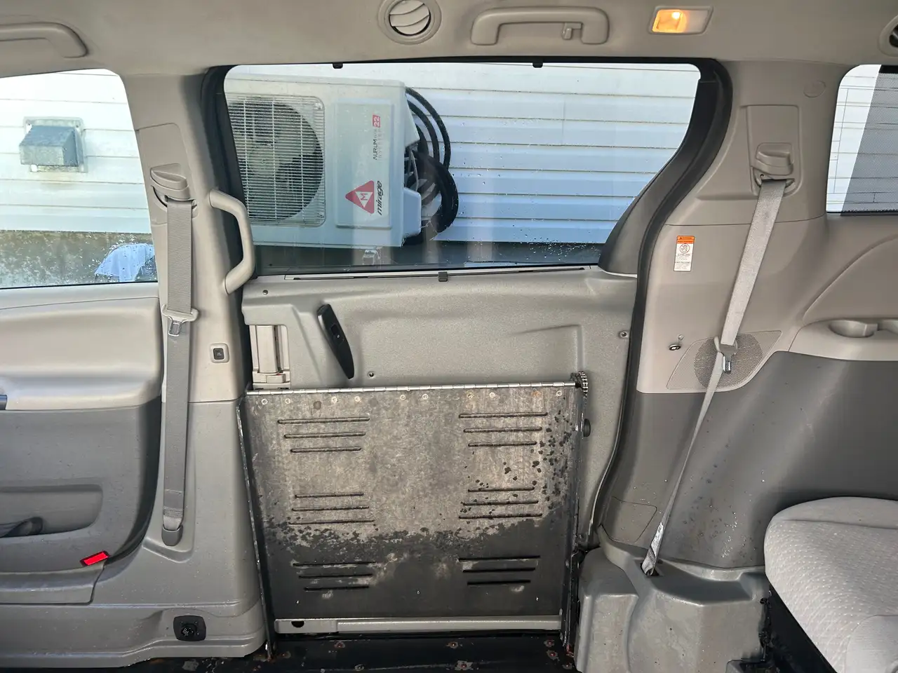 Toyota Sienna снимка Toyota Sienna