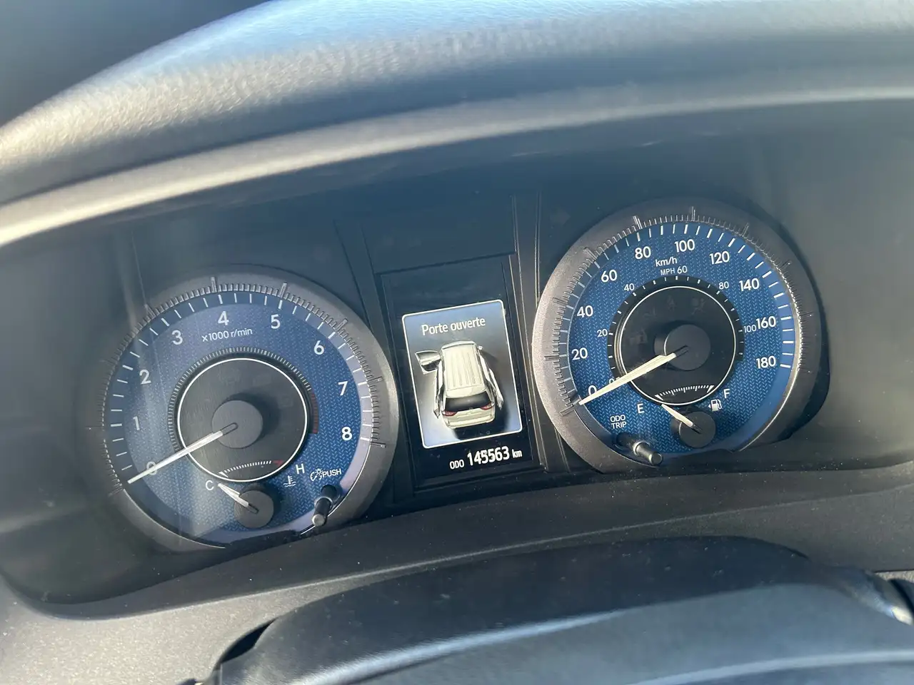 Toyota Sienna снимка Toyota Sienna
