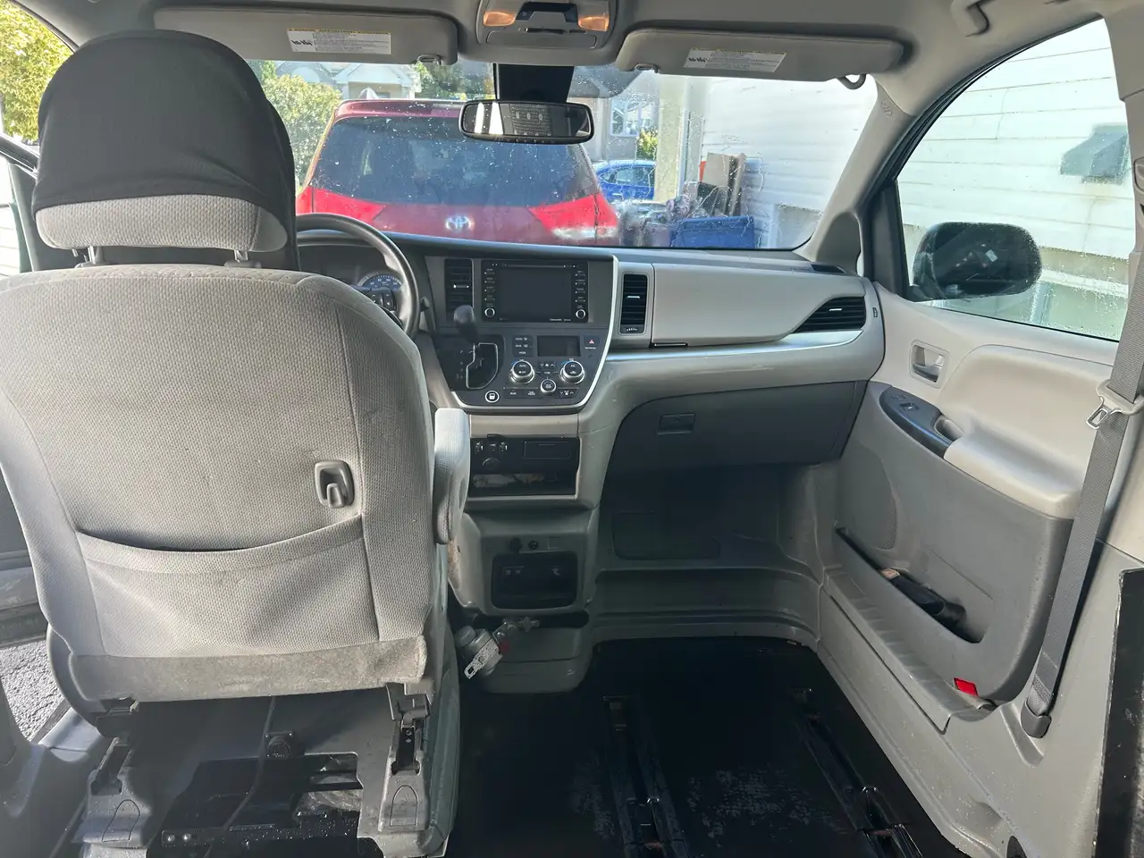 Toyota Sienna снимка Toyota Sienna