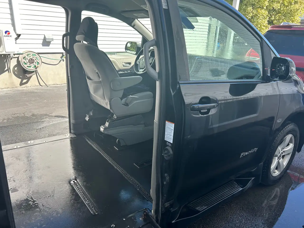 Toyota Sienna снимка Toyota Sienna