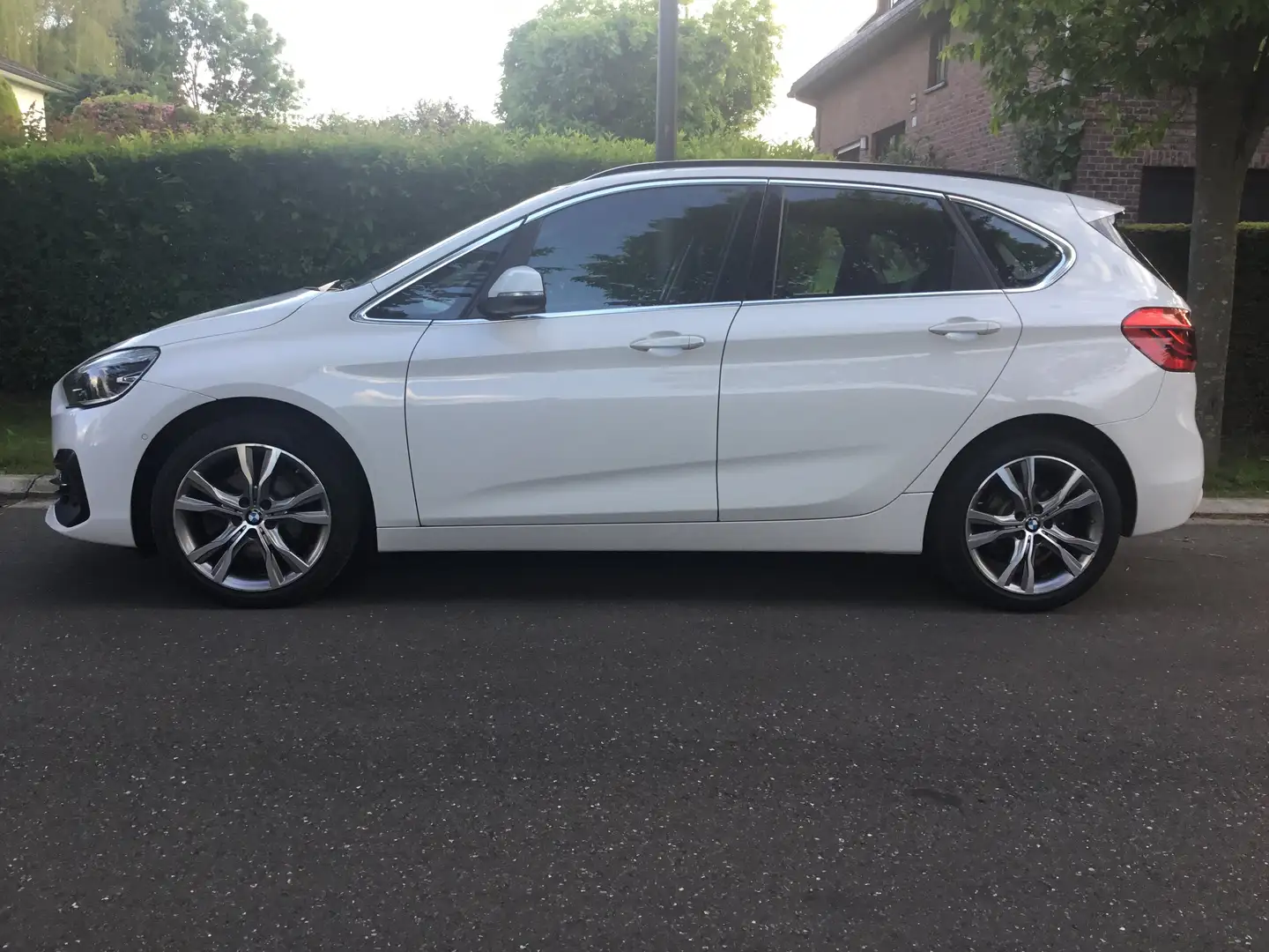 BMW 220 Active Tourer Luxury Line/Navi/Pano/Cuir/Cruise... Wit - 2