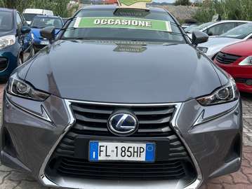 IS III 2017 300h 2.5 Business cvt