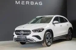 Mercedes-Benz GLA 180 *Progressive Distro Beam Burmester Ambie