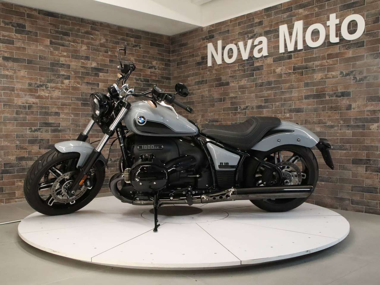 BMW R 18