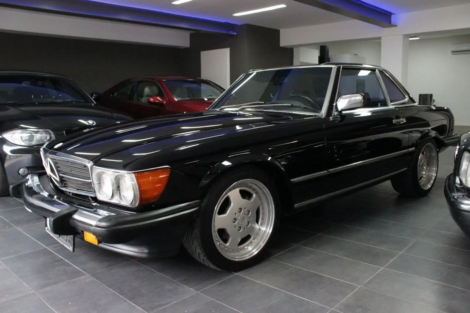 Mercedes-Benz SL 560 (107) - Black is beautiful! Noir - 1