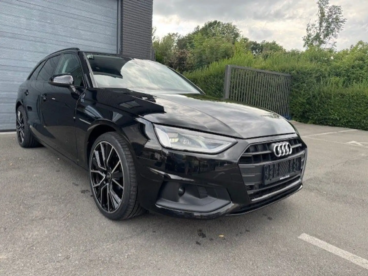 Audi A4 A4 Avant 35 TFSI S tronic Black Edition Černá - 1