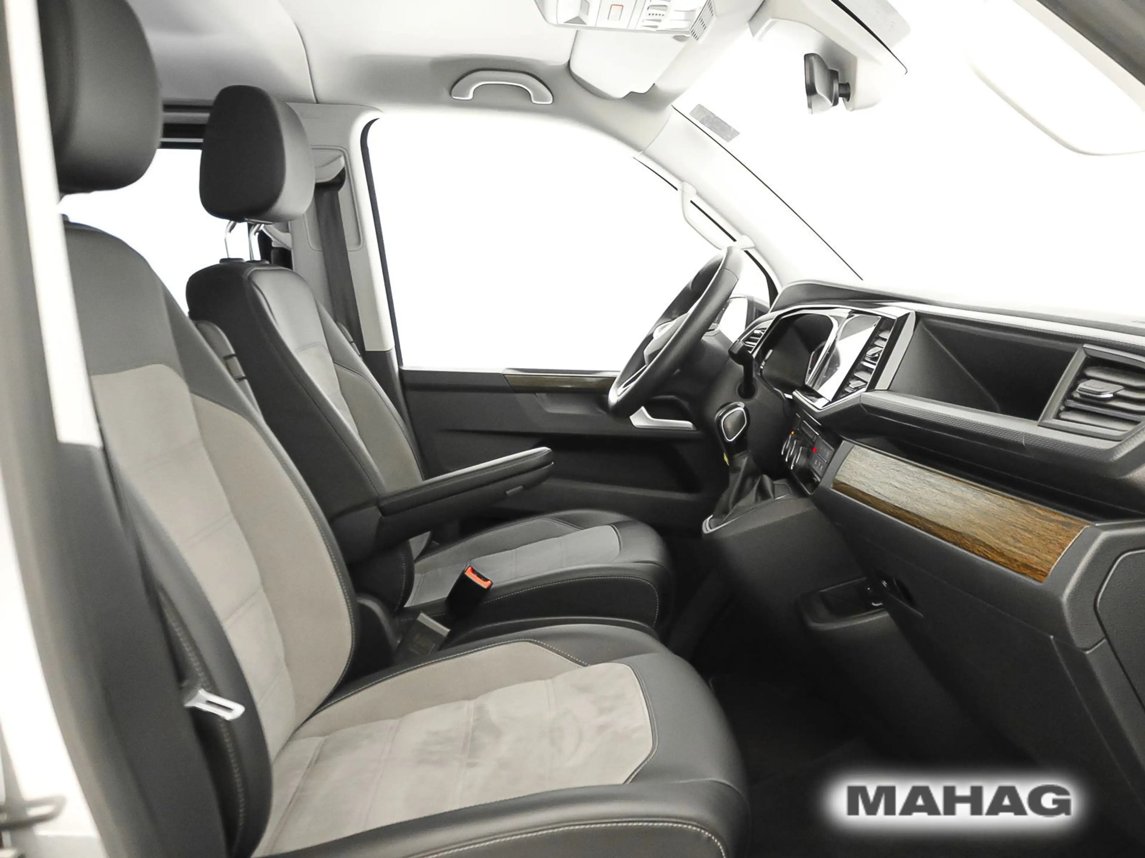 Volkswagen T6.1 Multivan Highline 4Mot 2.0 TDI 7-Sitzer AHK — photo 14