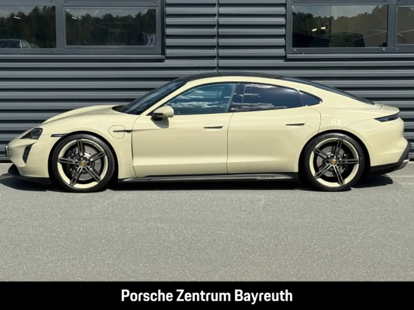 Porsche Taycan GTS* HOCKENHEIMRING-EDITION*NUR 90 STÜCK* Grau - 2