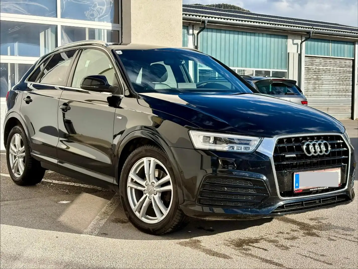 Audi Q3 Q3 2,0 TDI Intense quattro S-tronic Intense Schwarz - 1