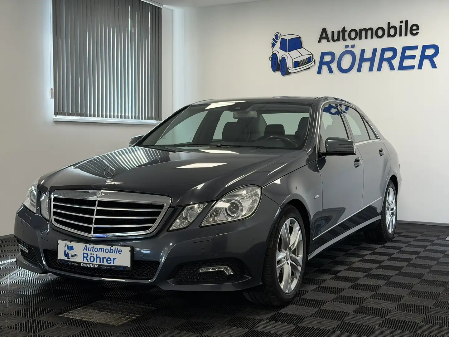 Mercedes-Benz E 250 CDI BlueEff. Avantgarde Bi-Xenon Einparkh. Gris - 1