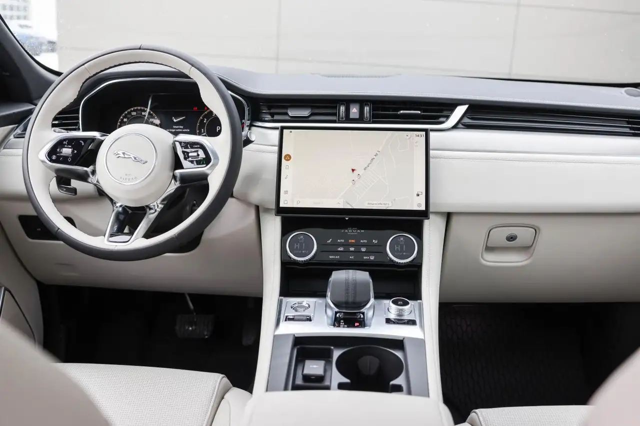 Jaguar F-Pace снимка Jaguar F-Pace