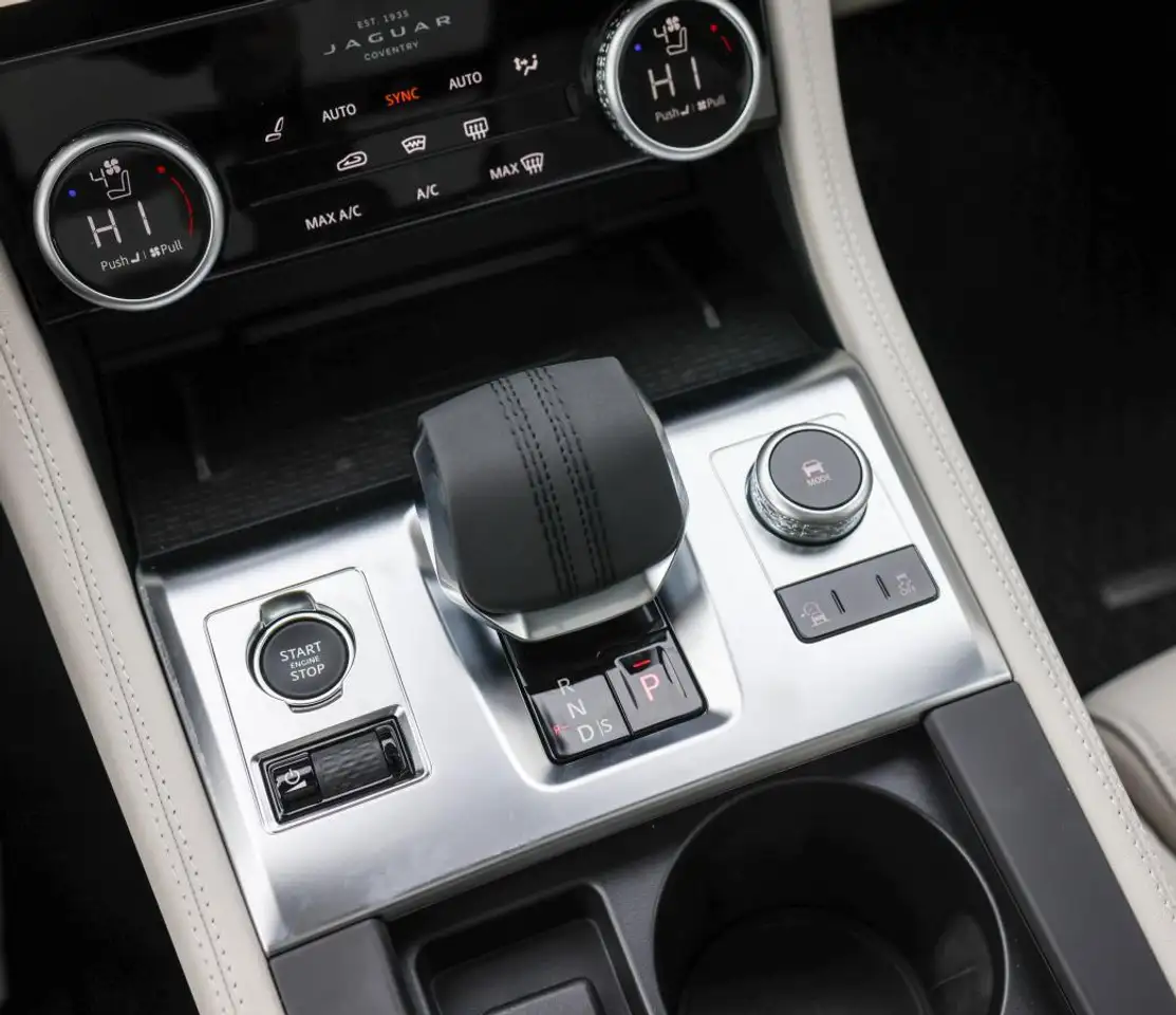 Jaguar F-Pace снимка Jaguar F-Pace