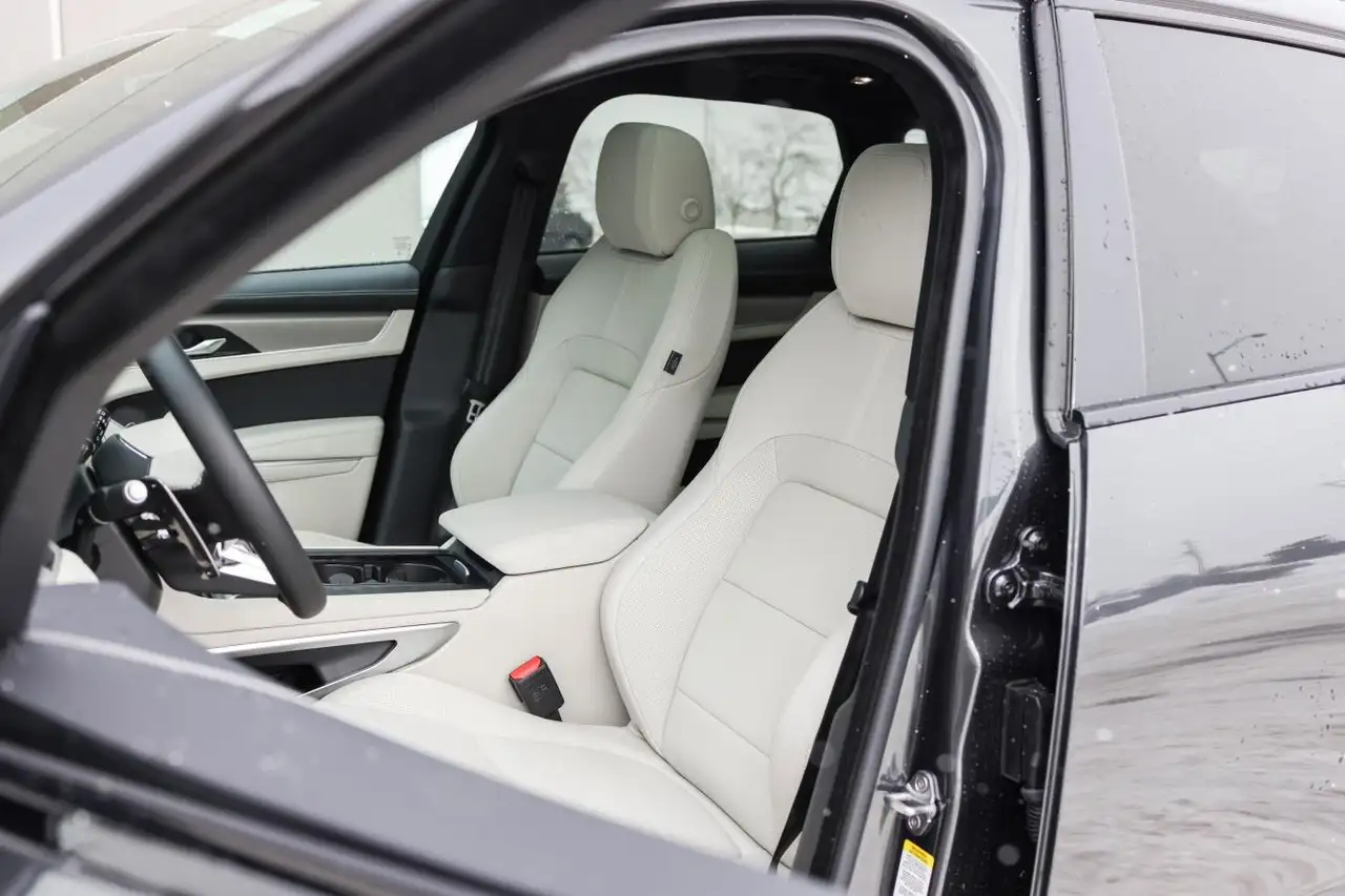 Jaguar F-Pace снимка Jaguar F-Pace