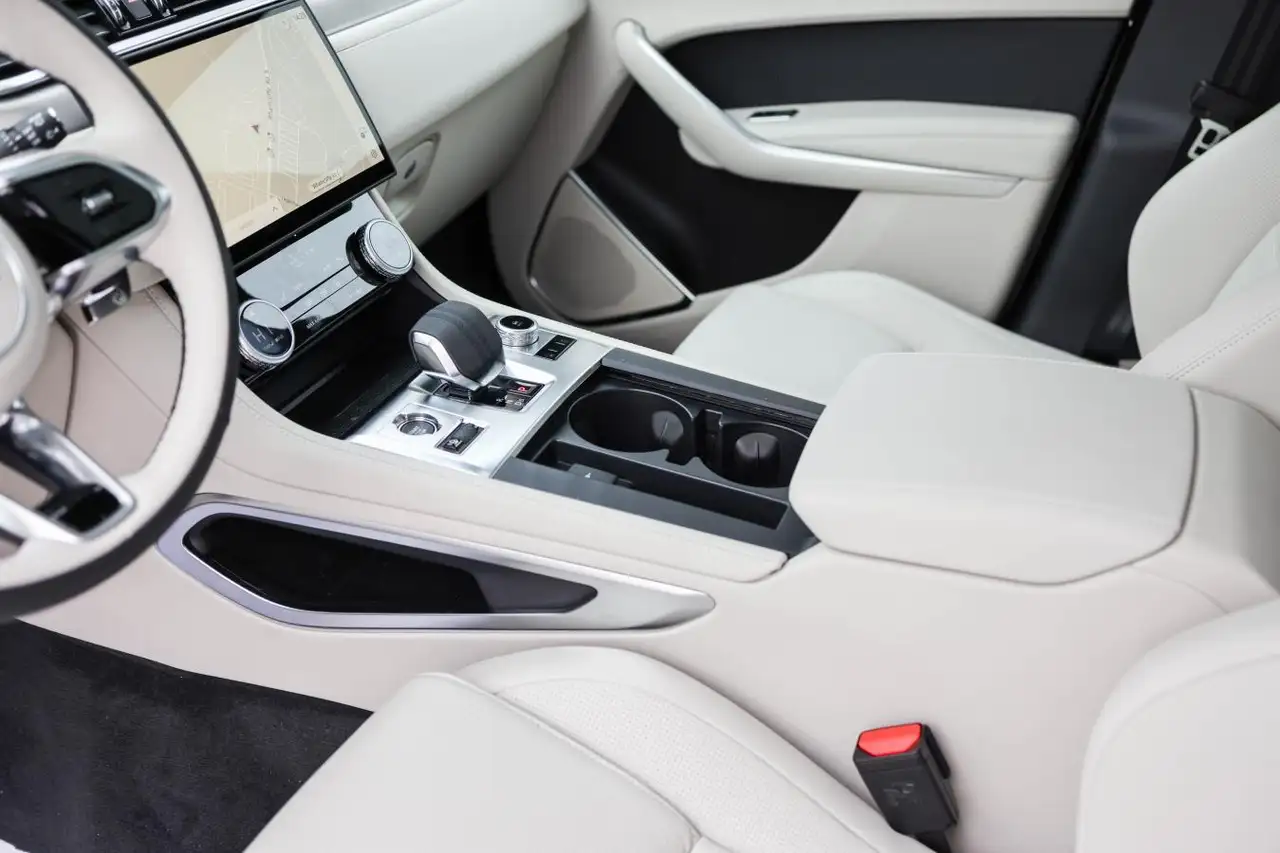 Jaguar F-Pace снимка Jaguar F-Pace