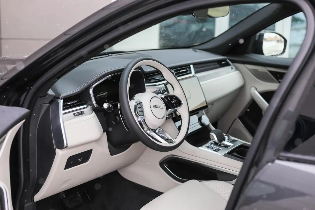 Jaguar F-Pace снимка Jaguar F-Pace