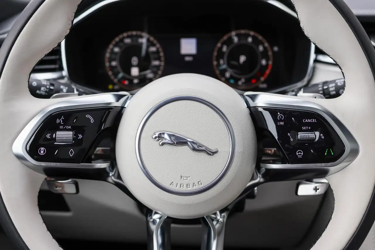Jaguar F-Pace снимка Jaguar F-Pace
