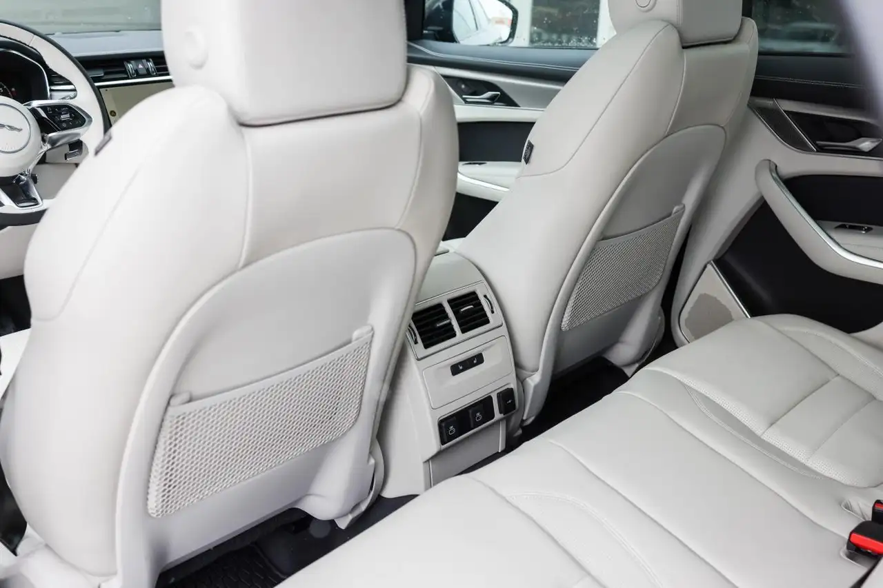 Jaguar F-Pace снимка Jaguar F-Pace
