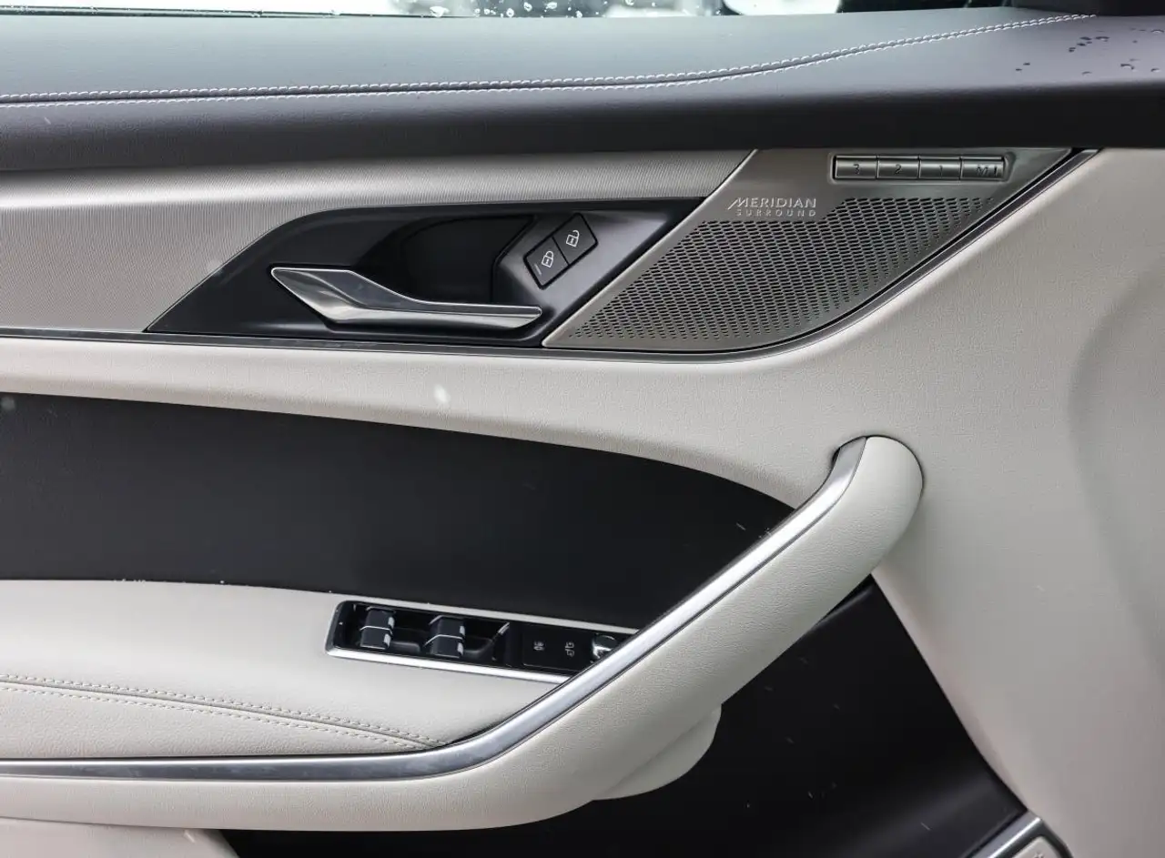 Jaguar F-Pace снимка Jaguar F-Pace