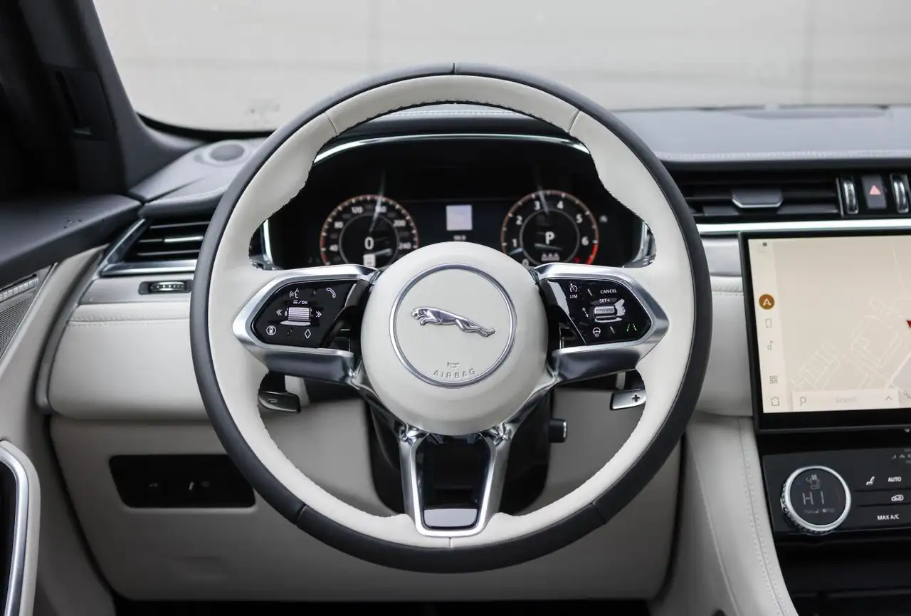 Jaguar F-Pace снимка Jaguar F-Pace