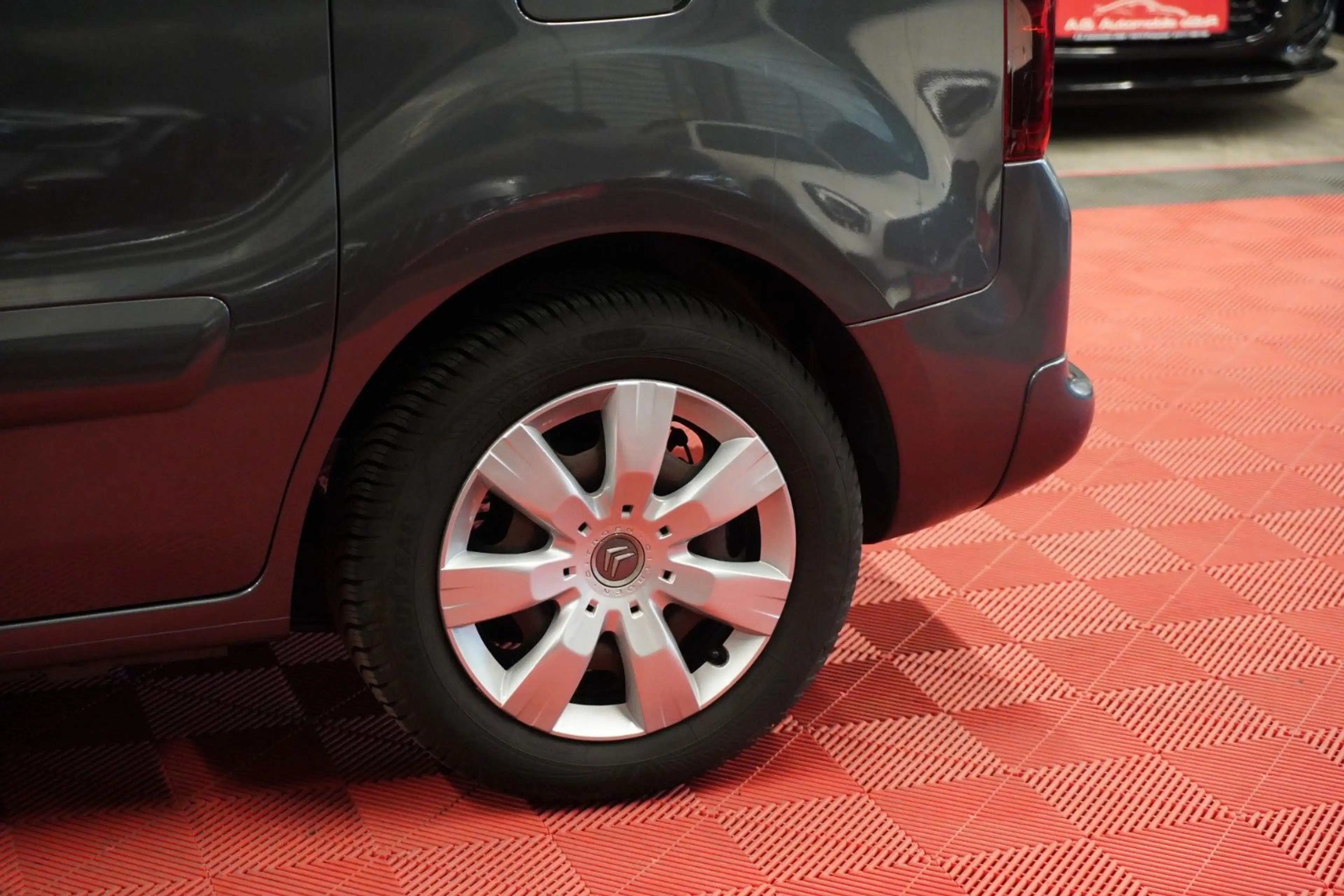 Citroen Berlingo 1.2 *2.Hand*Unfallfrei*Rückfahrk*Navi* — photo 11