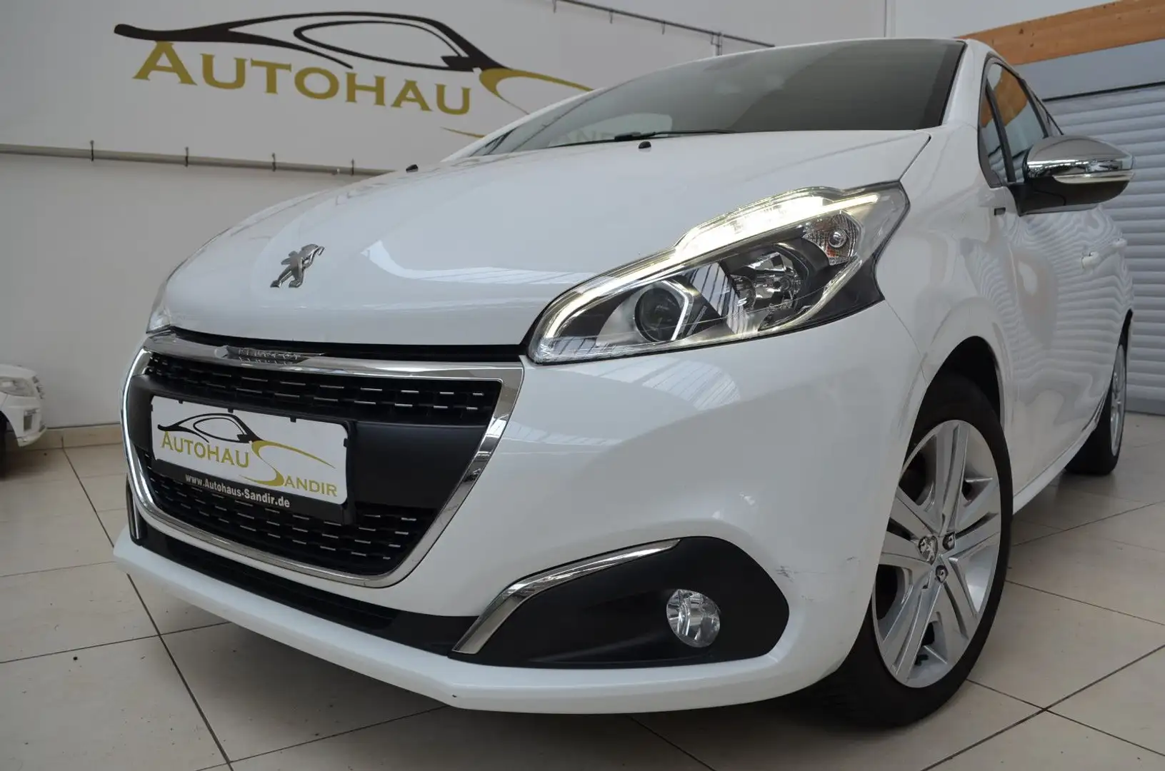 Peugeot 208 Signature ~ LED ~ PDC ~ SHZNG ~ MFL Blanco - 2