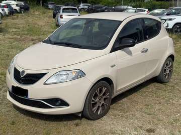 Ypsilon III 2015  1.2 8v Platinum 69cv E6