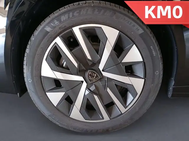 Peugeot 208 view 9