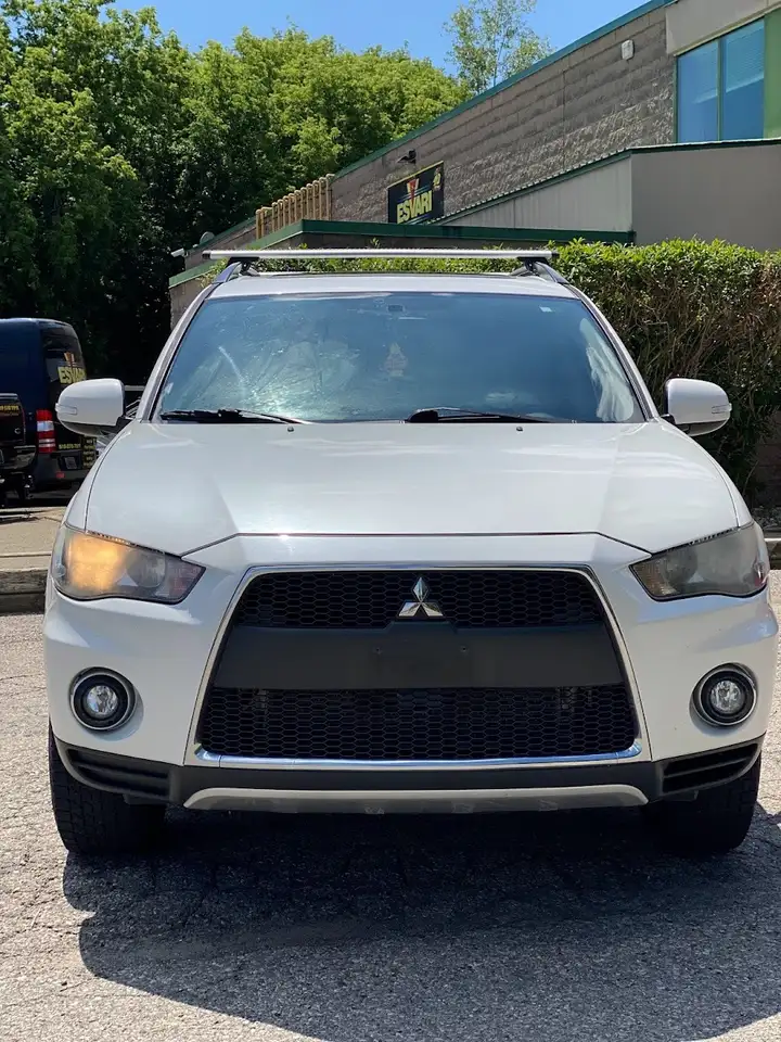 Mitsubishi Outlander снимка Mitsubishi Outlander