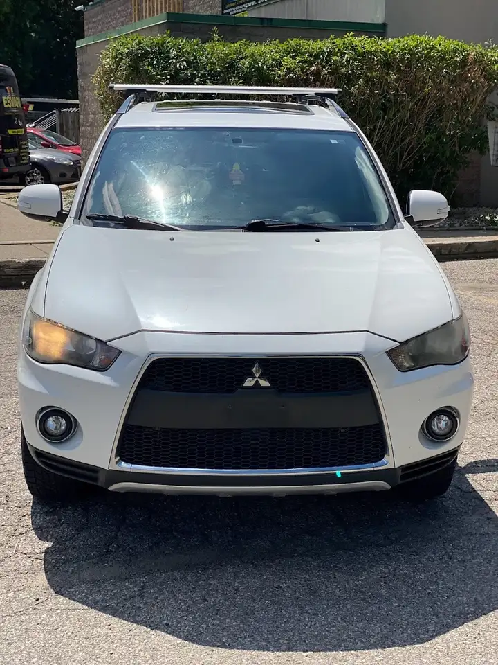 Mitsubishi Outlander снимка Mitsubishi Outlander