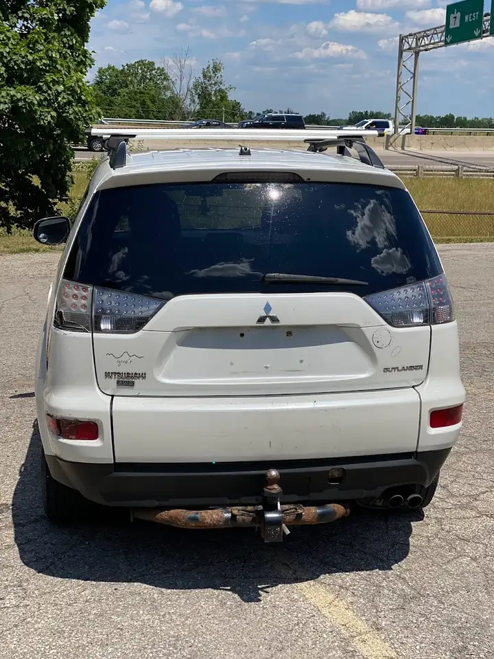 Mitsubishi Outlander снимка Mitsubishi Outlander