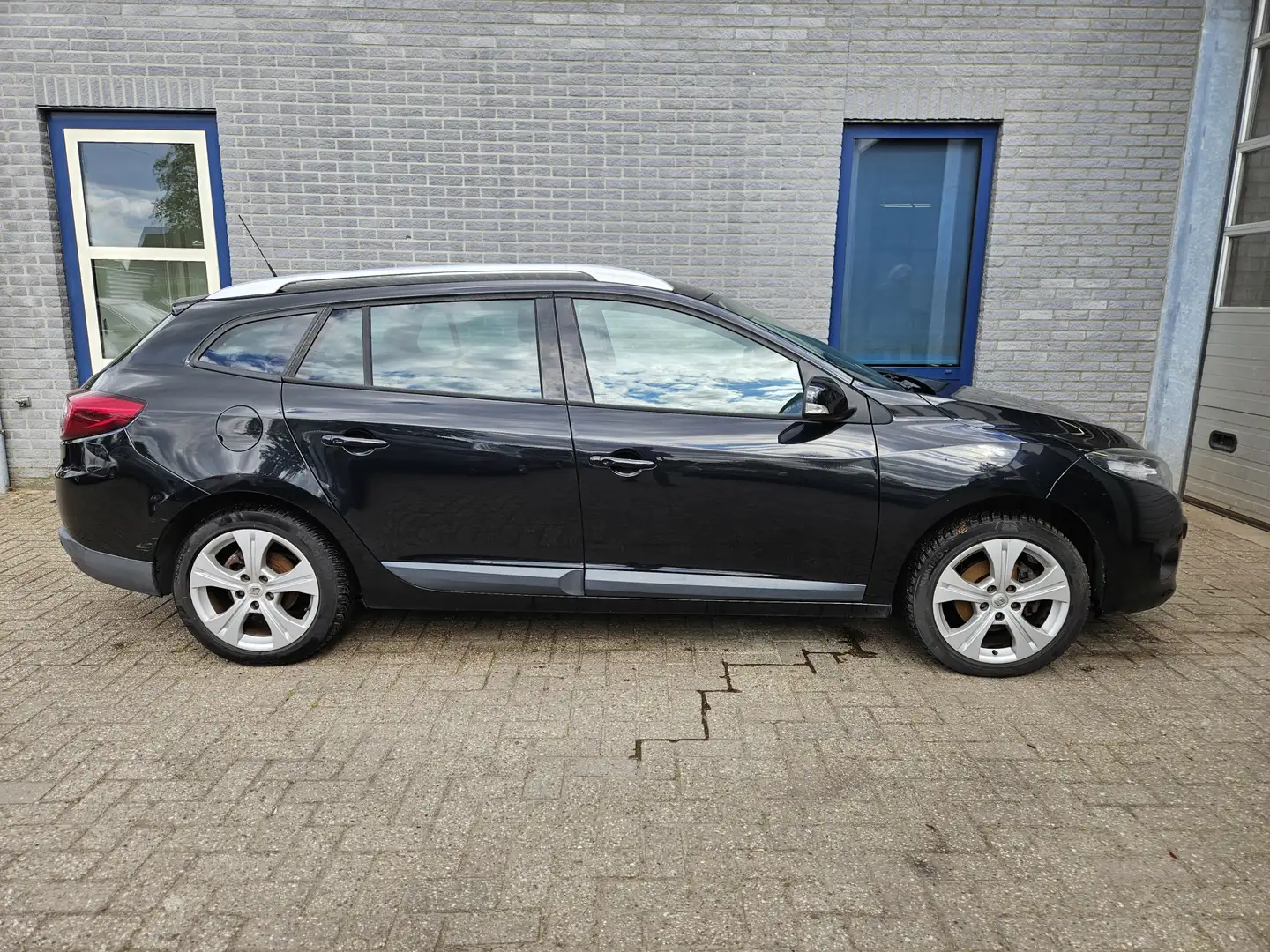 Renault Megane Estate 1.4 TCe Parisienne Motor kapot / engine bro Schwarz - 2