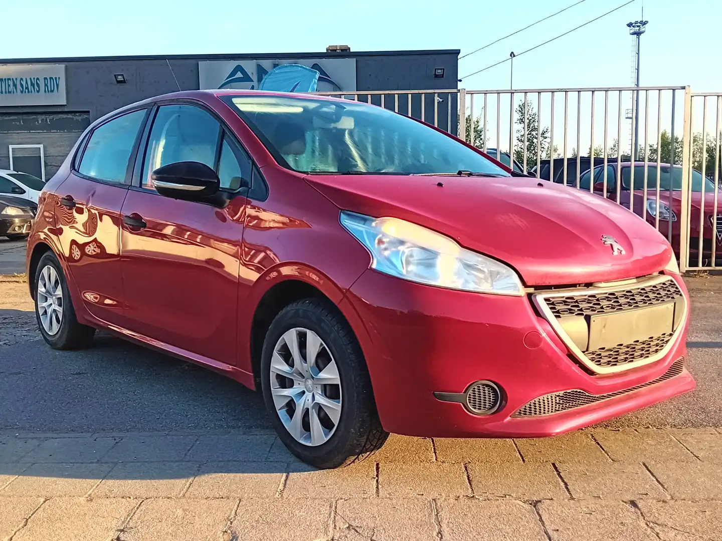 Peugeot 208 1.2i Active STT ETG Rood - 2