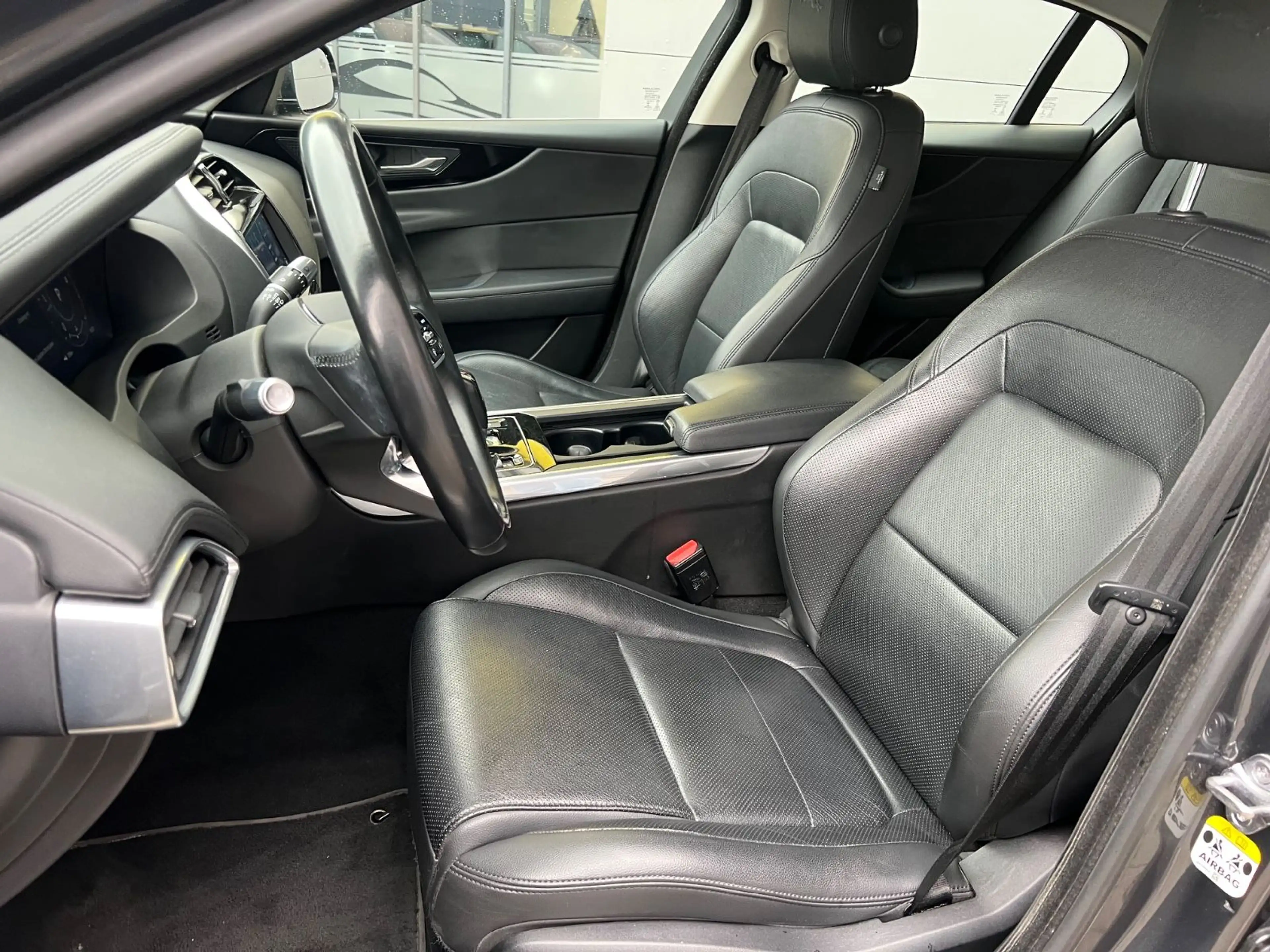 Jaguar XE S/LEDER/NAVI/TEMPOMAT/AUTOMATIK/DAB/MEMORY — photo 11