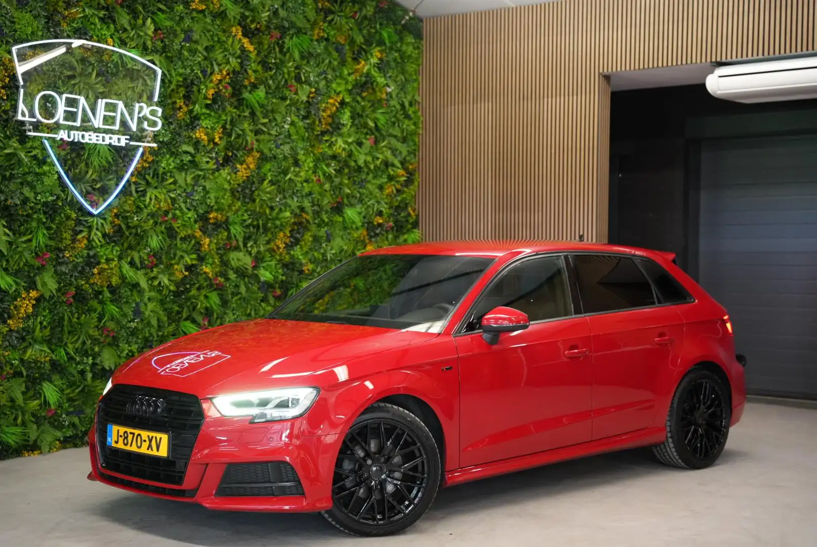 Audi A3 Sportback 35 TFSI S-Line / CarPlay / Keyless / PDC Rood - 1