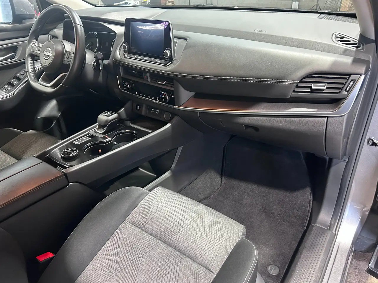 Nissan Rogue снимка Nissan Rogue