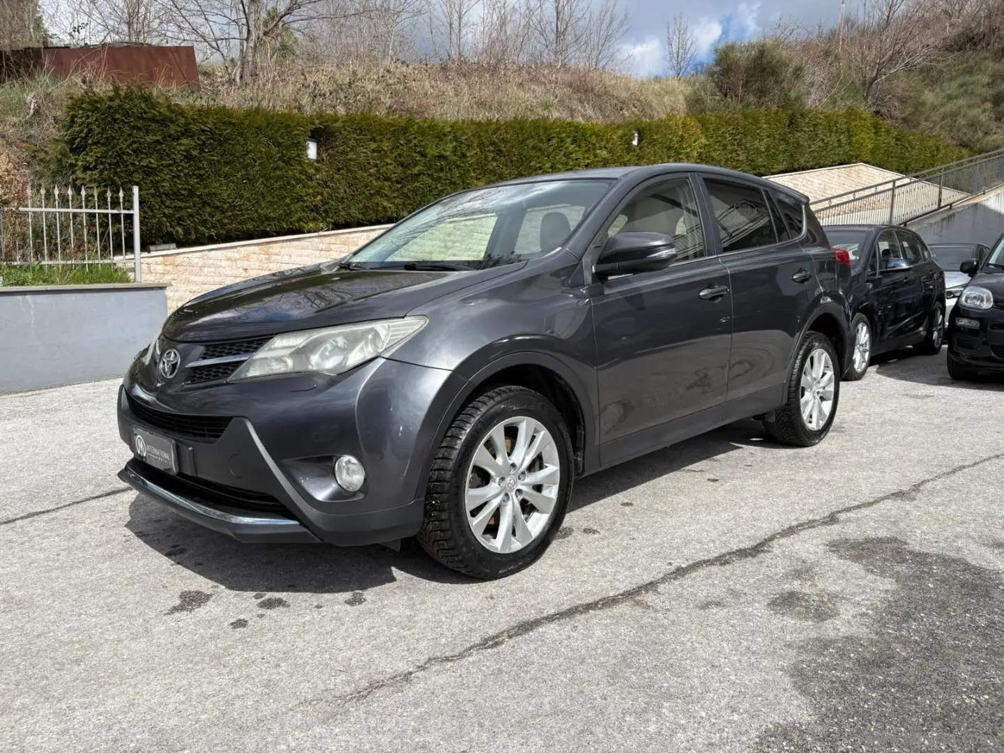 Toyota RAV 4 2.0 D-4D 4WD Lounge Grau - 1