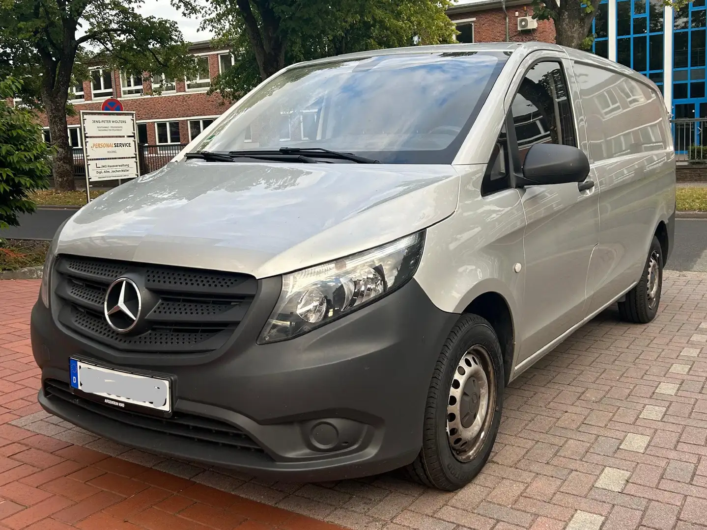 Mercedes-Benz Vito Vito 111 CDI Transporter, lang, AHK TÜV 08/27 Silber - 1