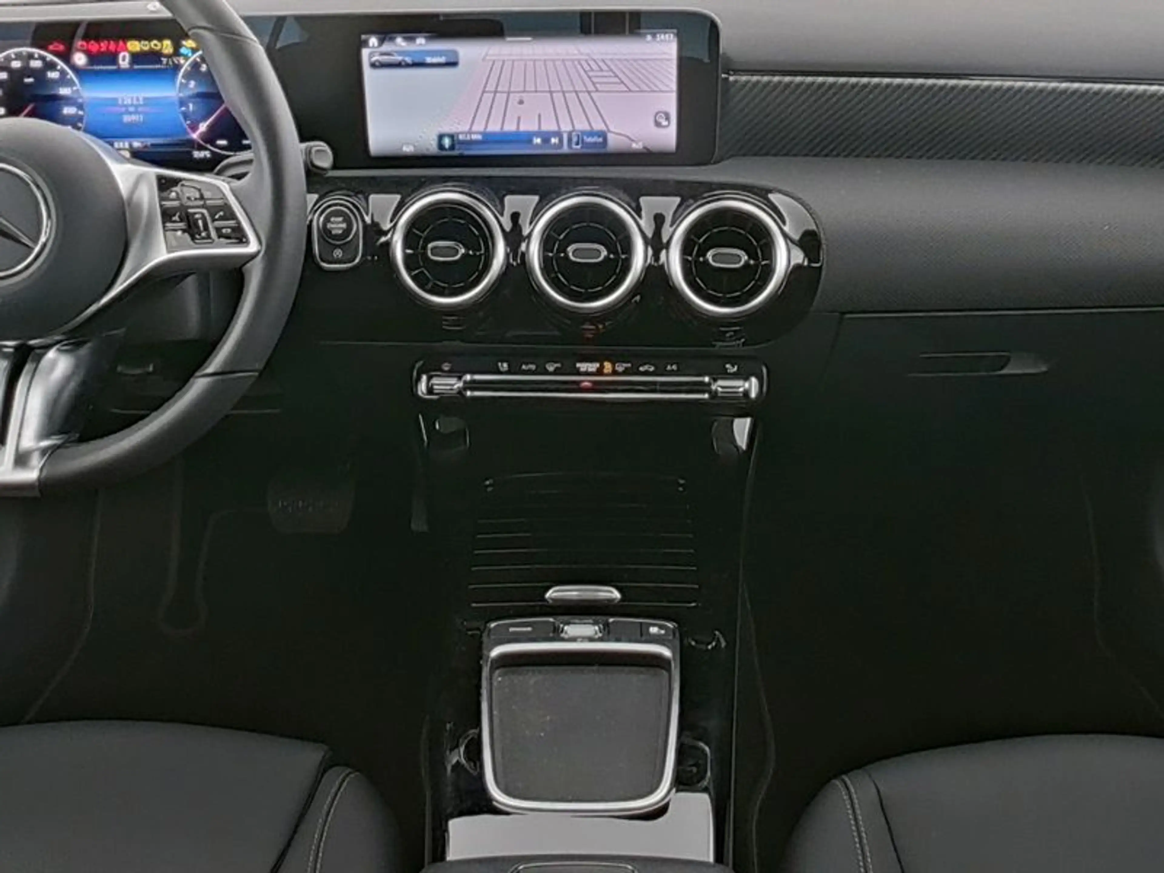 Mercedes-Benz A 200 Progressive/LED/Cam/Winter/SHZ/17' — photo 8