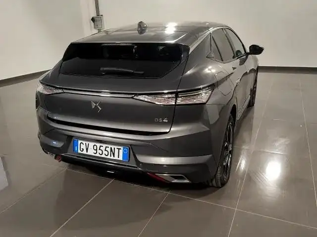 DS Automobiles DS 4 view 4