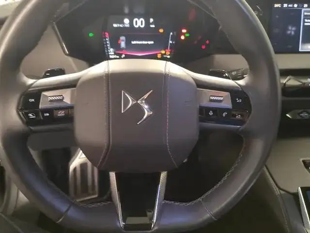 DS Automobiles DS 4 view 13