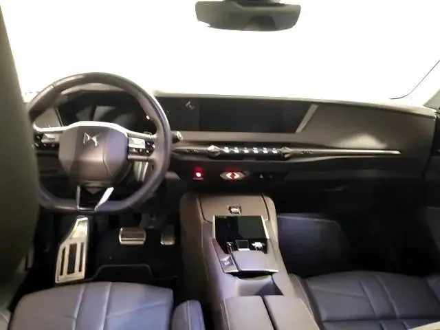DS Automobiles DS 4 view 11
