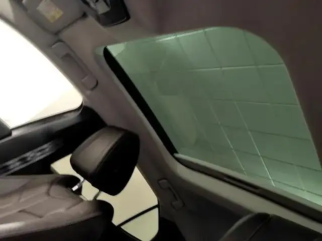 DS Automobiles DS 4 view 9