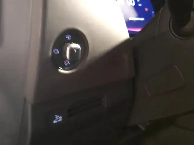 DS Automobiles DS 4 view 20