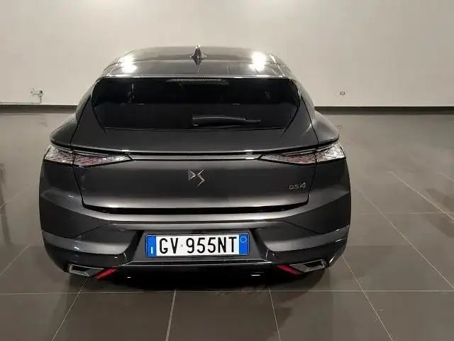 DS Automobiles DS 4 view 5